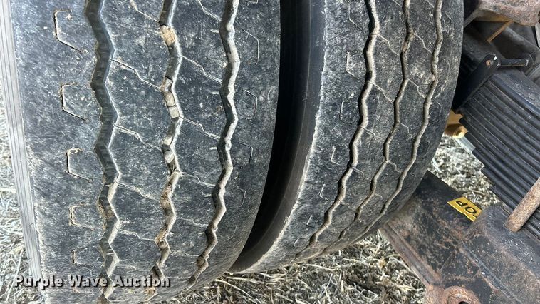 image for item ET6653 2007 International 5600i roll-off container truck