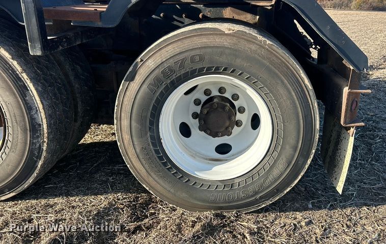 image for item ET6653 2007 International 5600i roll-off container truck