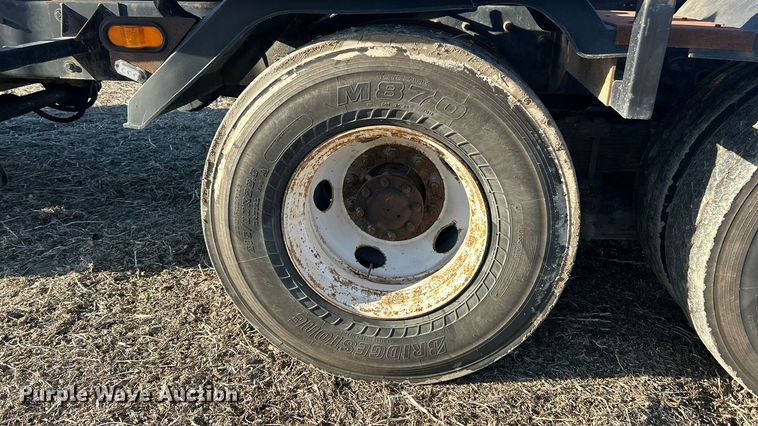 image for item ET6653 2007 International 5600i roll-off container truck