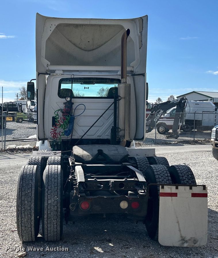 image for item ET6654 2006 International 8600 semi truck