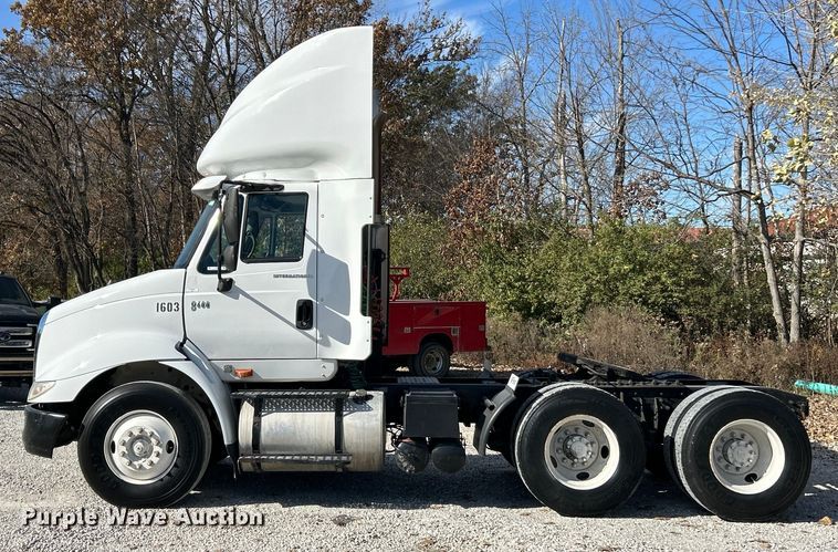 image for item ET6654 2006 International 8600 semi truck