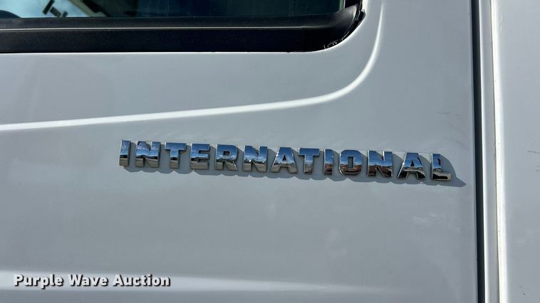 image for item ET6654 2006 International 8600 semi truck