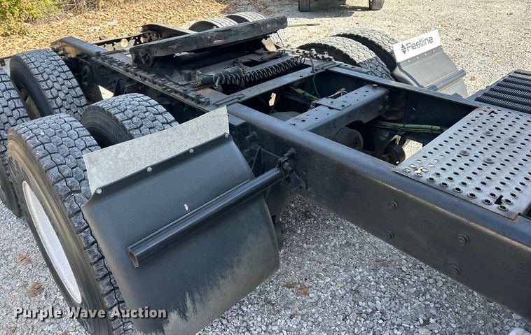 image for item ET6654 2006 International 8600 semi truck