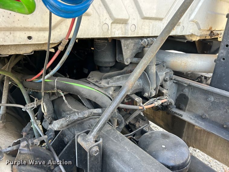 image for item ET6654 2006 International 8600 semi truck