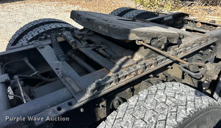 image for item ET6654 2006 International 8600 semi truck