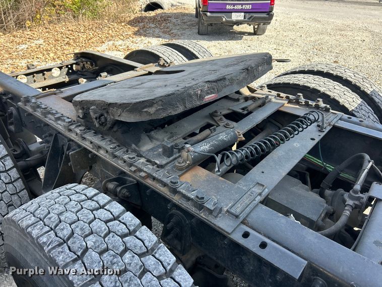 image for item ET6654 2006 International 8600 semi truck