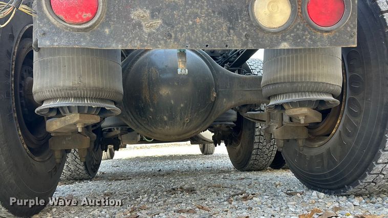 image for item ET6654 2006 International 8600 semi truck