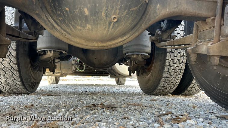 image for item ET6654 2006 International 8600 semi truck