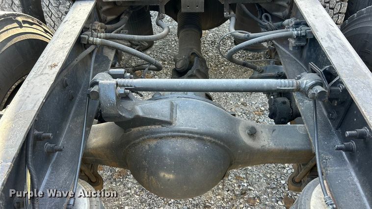 image for item ET6654 2006 International 8600 semi truck