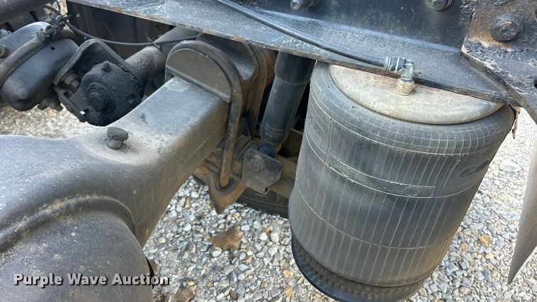 image for item ET6654 2006 International 8600 semi truck