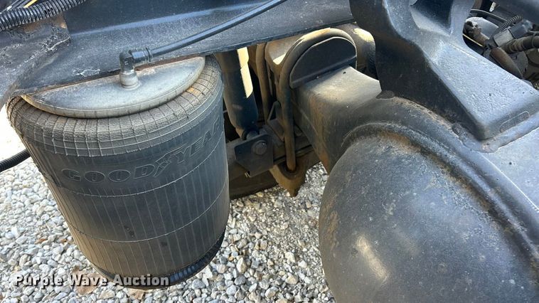 image for item ET6654 2006 International 8600 semi truck