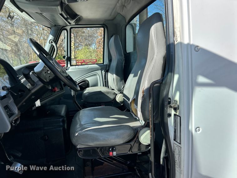 image for item ET6654 2006 International 8600 semi truck