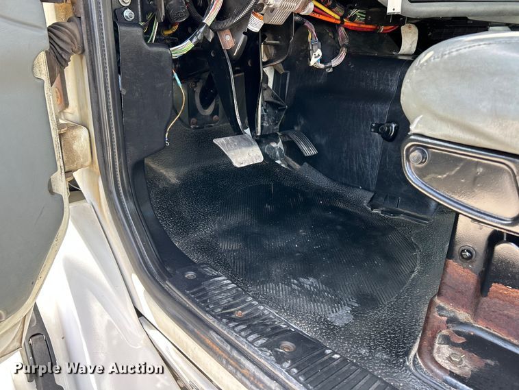 image for item ET6654 2006 International 8600 semi truck