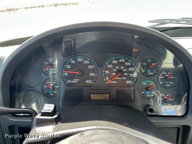 image for item ET6654 2006 International 8600 semi truck