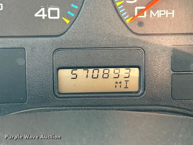 image for item ET6654 2006 International 8600 semi truck