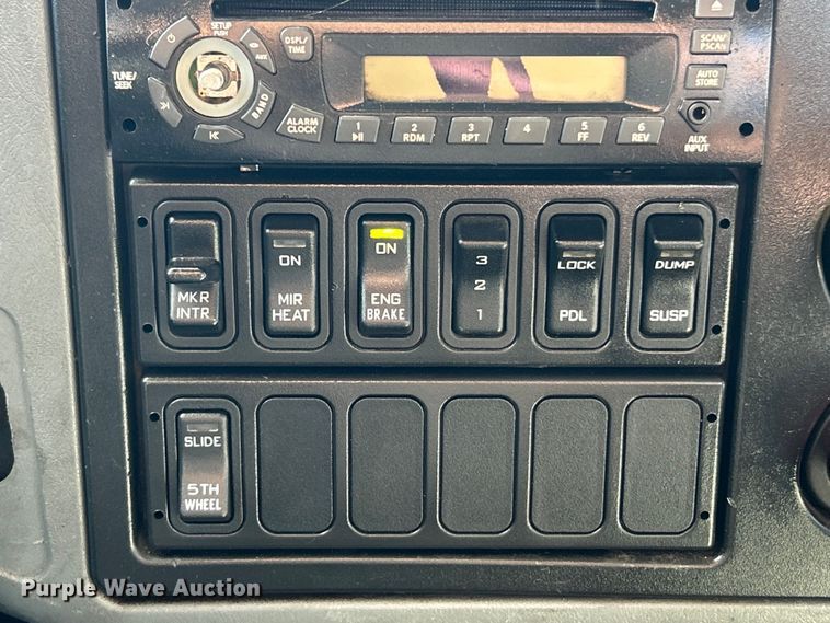 image for item ET6654 2006 International 8600 semi truck