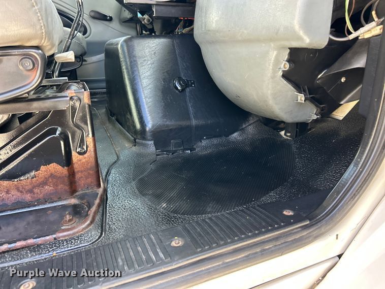 image for item ET6654 2006 International 8600 semi truck