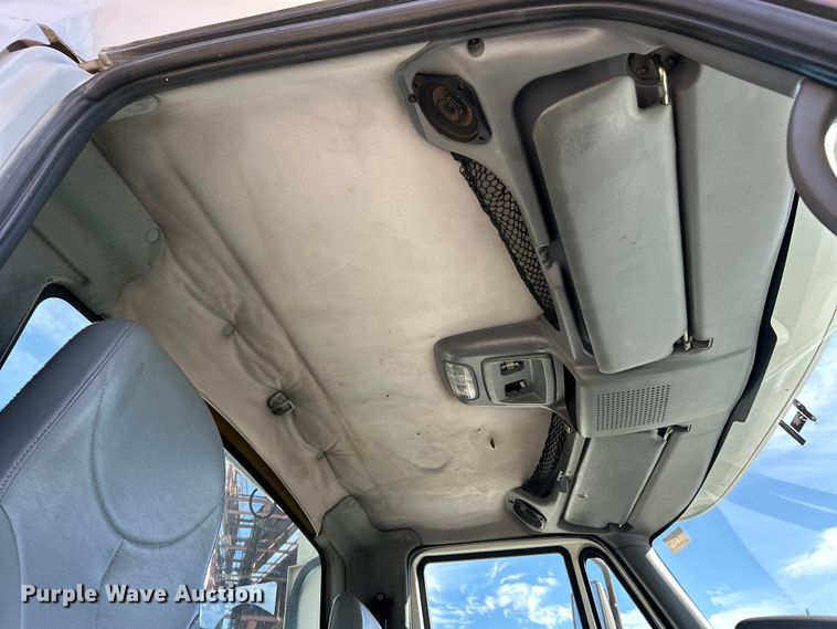 image for item ET6654 2006 International 8600 semi truck