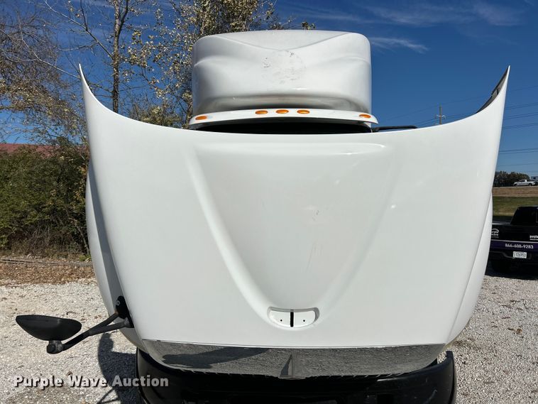 image for item ET6654 2006 International 8600 semi truck