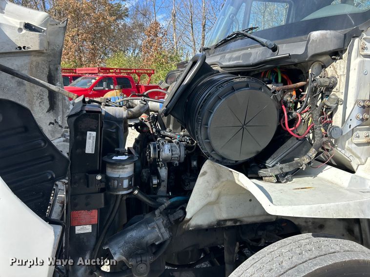 image for item ET6654 2006 International 8600 semi truck