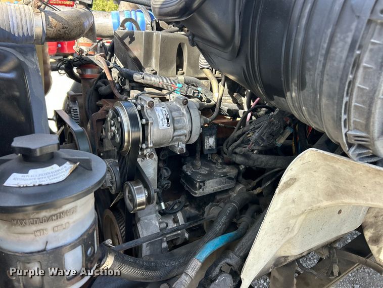 image for item ET6654 2006 International 8600 semi truck