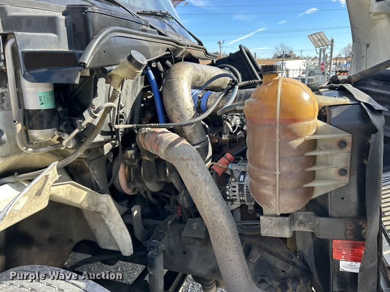 image for item ET6654 2006 International 8600 semi truck