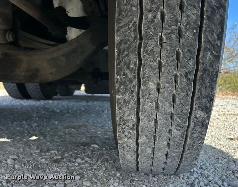 image for item ET6654 2006 International 8600 semi truck