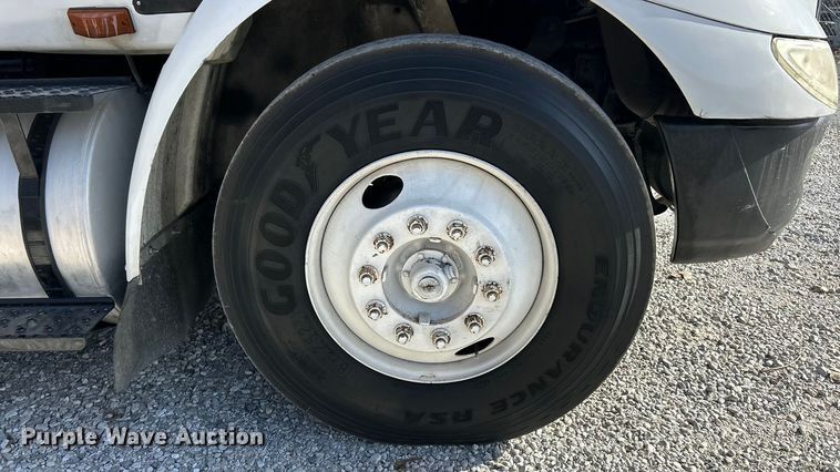 image for item ET6654 2006 International 8600 semi truck