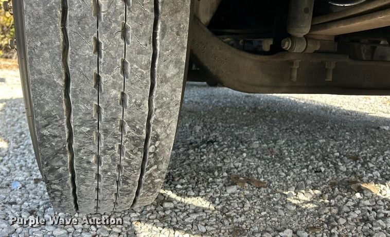 image for item ET6654 2006 International 8600 semi truck