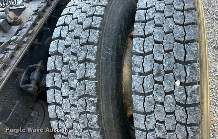 image for item ET6654 2006 International 8600 semi truck