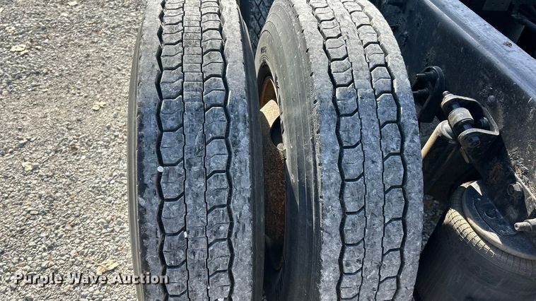 image for item ET6654 2006 International 8600 semi truck