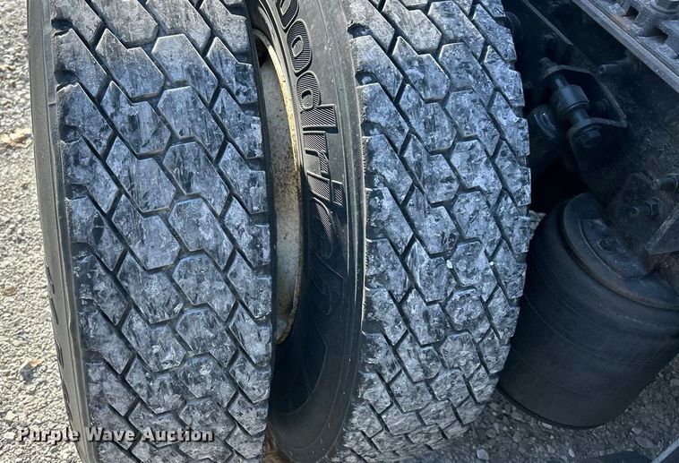 image for item ET6654 2006 International 8600 semi truck