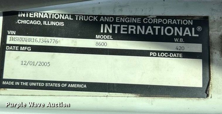 image for item ET6654 2006 International 8600 semi truck