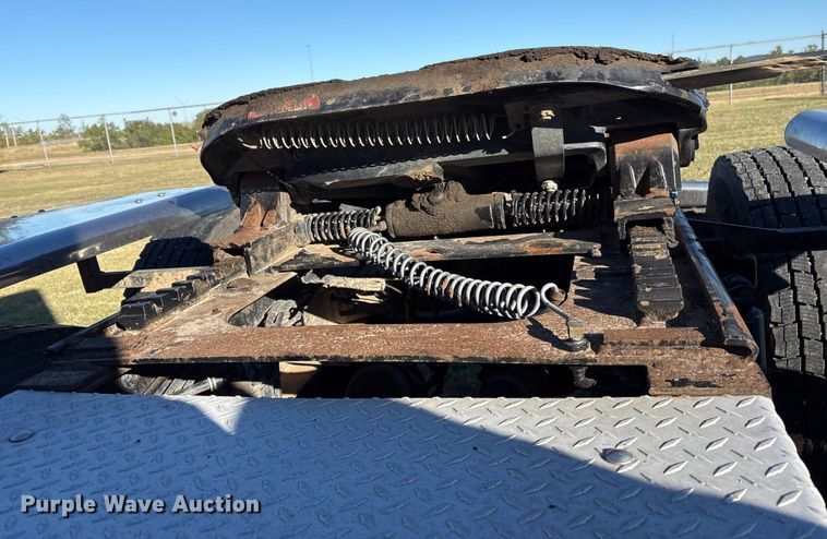 image for item ET7216 2014 Peterbilt 579 semi truck