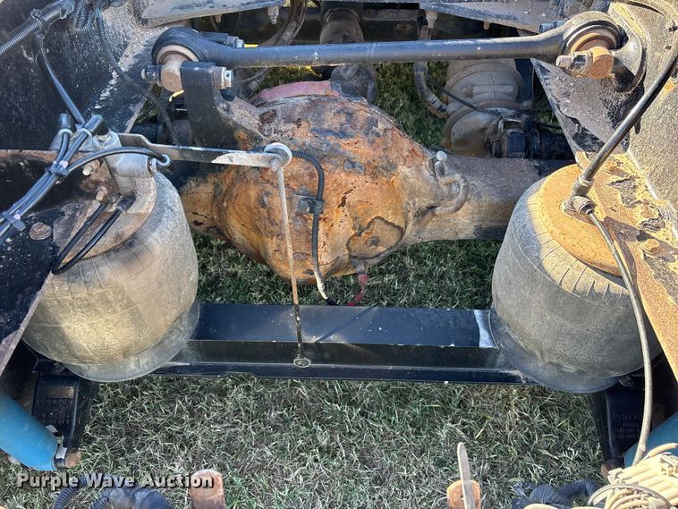 image for item ET7216 2014 Peterbilt 579 semi truck