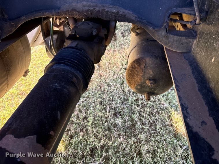 image for item ET7216 2014 Peterbilt 579 semi truck