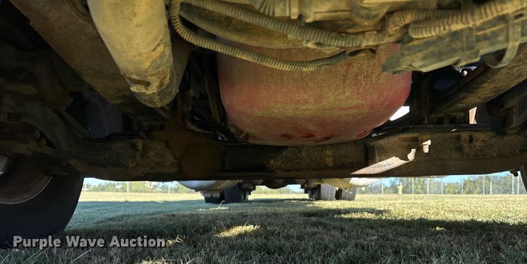 image for item ET7216 2014 Peterbilt 579 semi truck