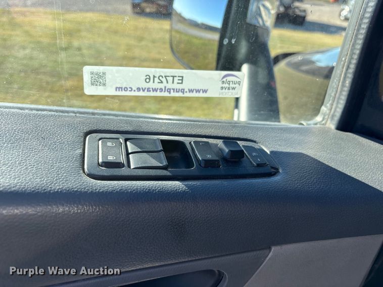 image for item ET7216 2014 Peterbilt 579 semi truck