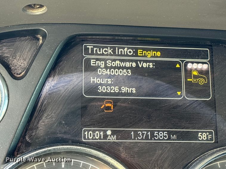 image for item ET7216 2014 Peterbilt 579 semi truck