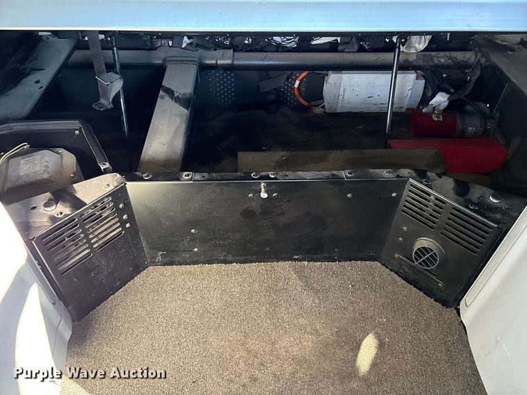 image for item ET7216 2014 Peterbilt 579 semi truck