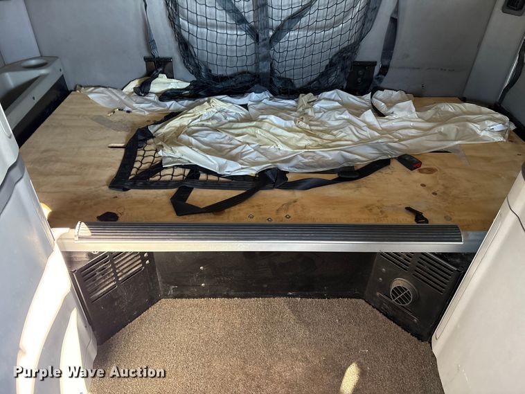 image for item ET7216 2014 Peterbilt 579 semi truck