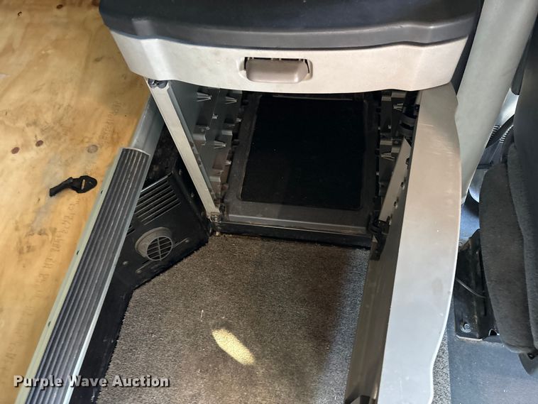 image for item ET7216 2014 Peterbilt 579 semi truck