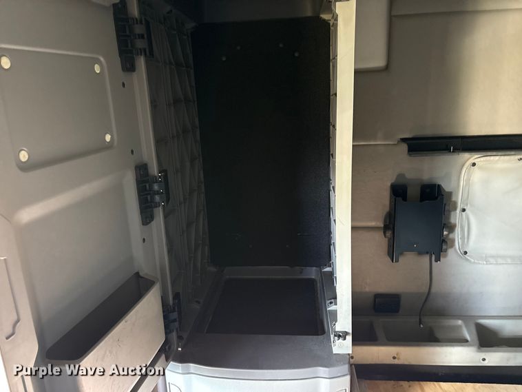 image for item ET7216 2014 Peterbilt 579 semi truck