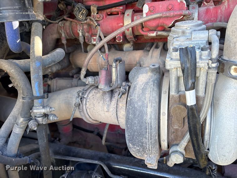 image for item ET7216 2014 Peterbilt 579 semi truck