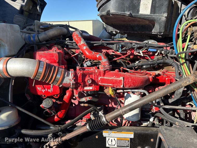 image for item ET7216 2014 Peterbilt 579 semi truck