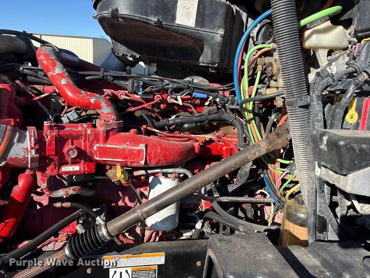 image for item ET7216 2014 Peterbilt 579 semi truck