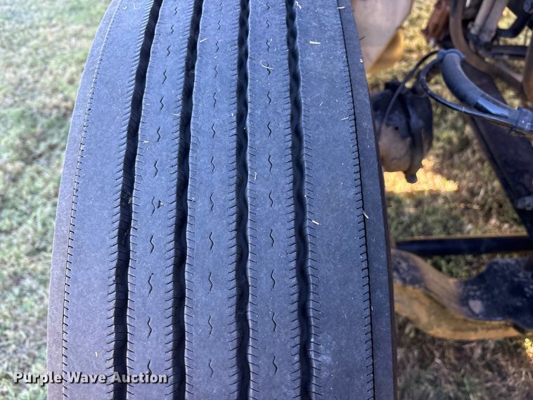 image for item ET7216 2014 Peterbilt 579 semi truck