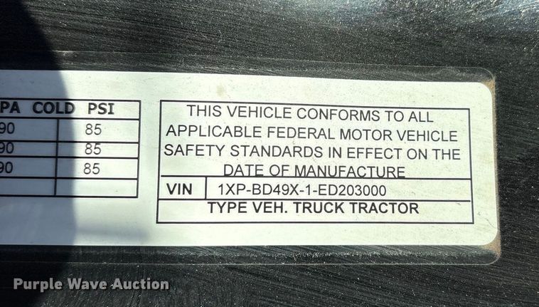 image for item ET7216 2014 Peterbilt 579 semi truck