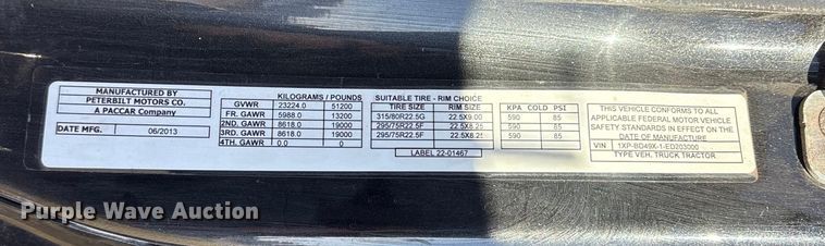 image for item ET7216 2014 Peterbilt 579 semi truck