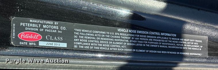 image for item ET7216 2014 Peterbilt 579 semi truck